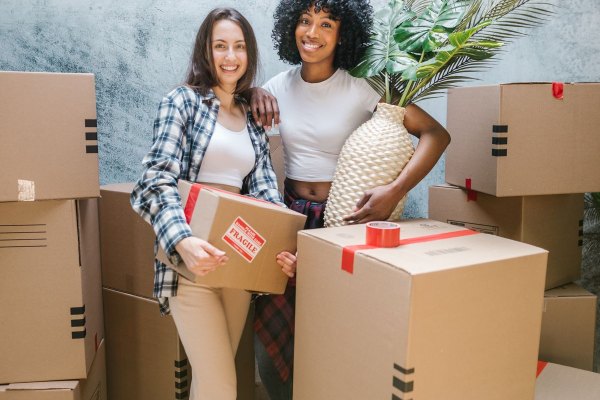 Planning a house shift with dates and a checklist